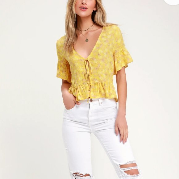 Lulus Breah Yellow Print tie-front Top - Picture 3 of 13